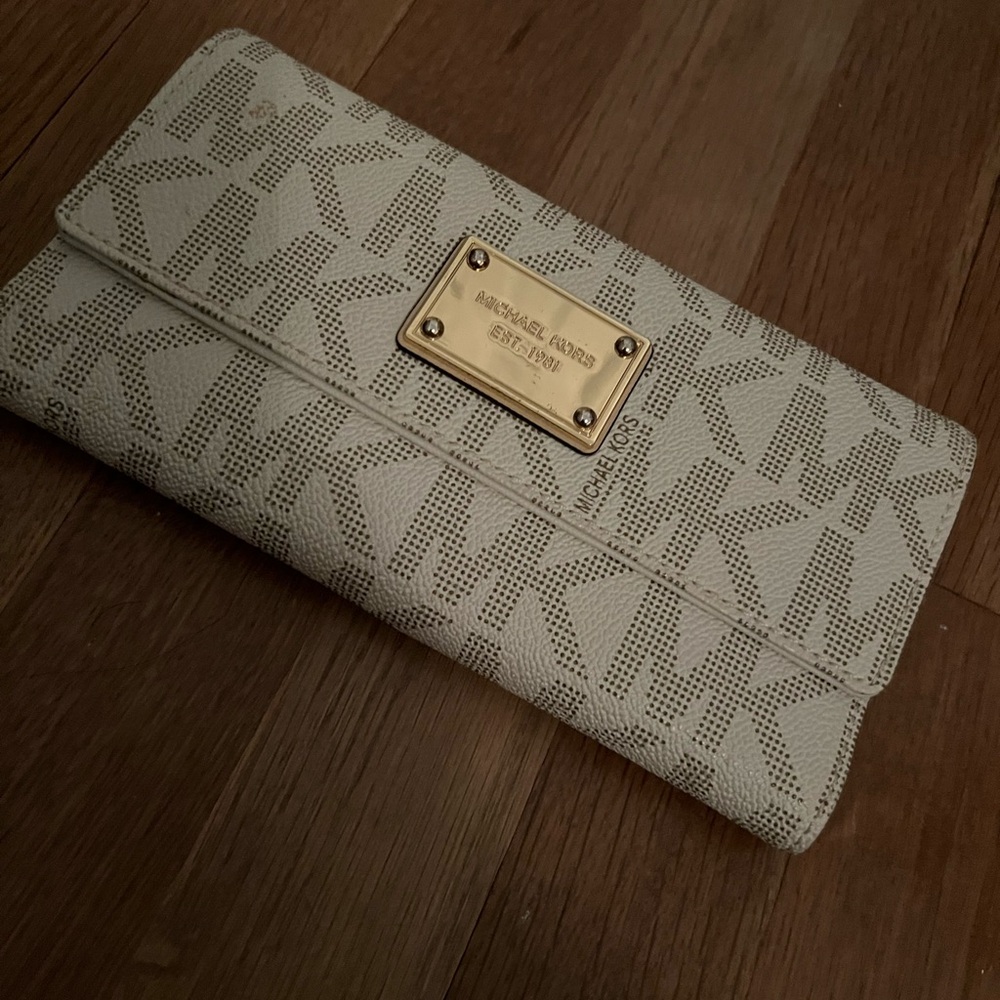 Michael kors large wallet with check book holder n pen